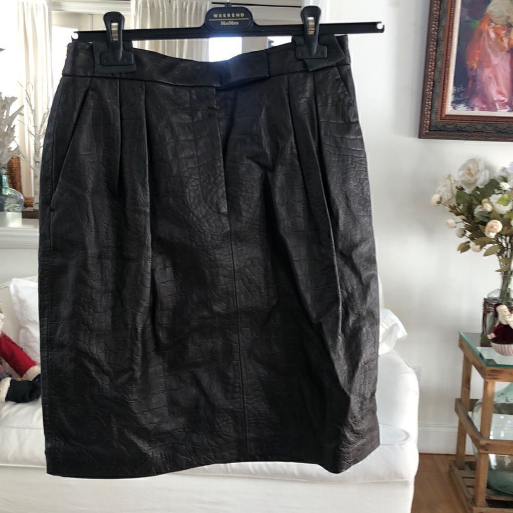 Max Mara Leather skirt NEW with tags Color Nero Size 10